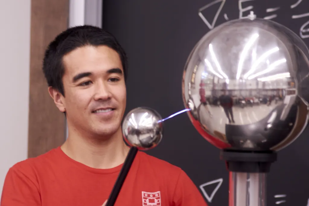 Grad student Bryce demonstrates a Van de Graaff generator at Physics Family Fun Day