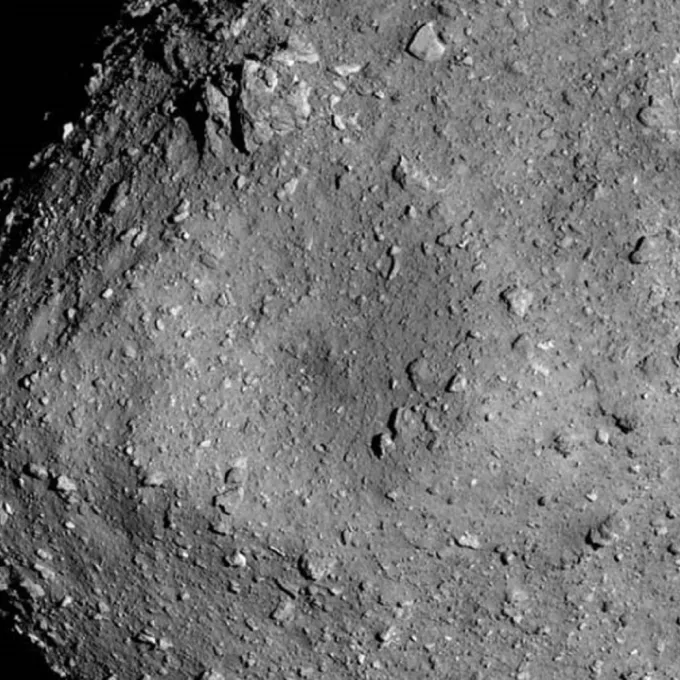 The surface of asteroid Ryugu from an altitude of 6 km. (Image: JAXA, University of Tokyo, Kochi University, Rikkyo University, Nagoya University, Chiba Institute of Technology, Meiji University, University of Aizu, AIST)